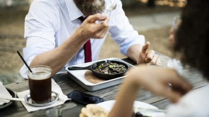 Pausa pranzo cosa mangiare per rimettersi in forma